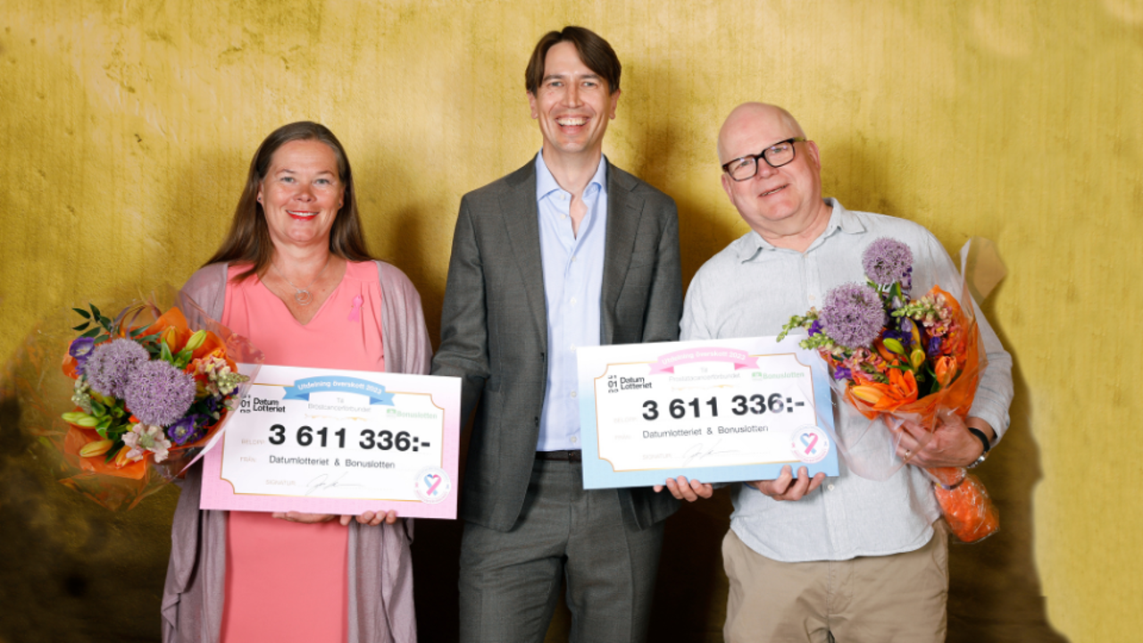 Nordic Lottery driftar lotteriet åt förbunden och vd:n Jonas Lindholm hade nöjet att överlämna överskottet. Foto: Malin Bondeson